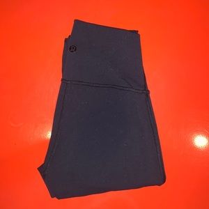 Lulu Lemon 7/8 wonder under black leggings